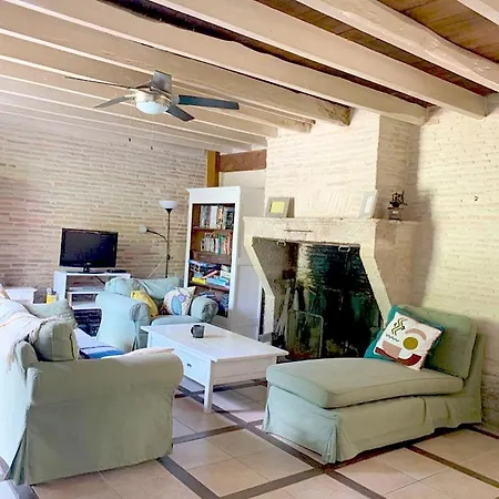 Holiday home Maison Piscine, Jardin Privatifs *